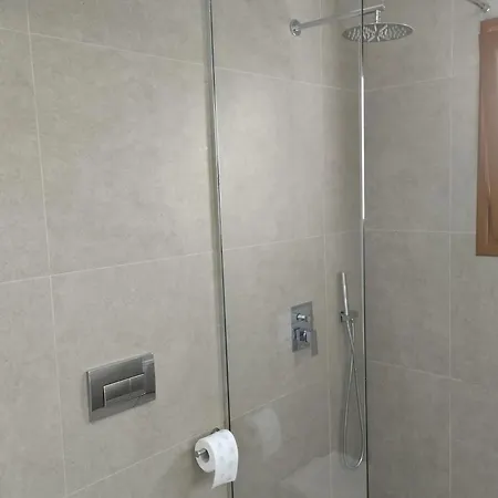 Modern Easy With Balcony Polisi i Vogel